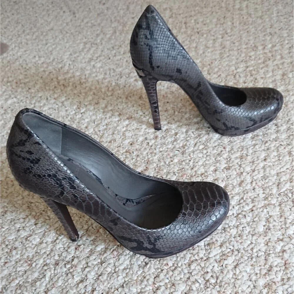 TORY BURCH Jude Pumps Snake print with silver Logo size 8M